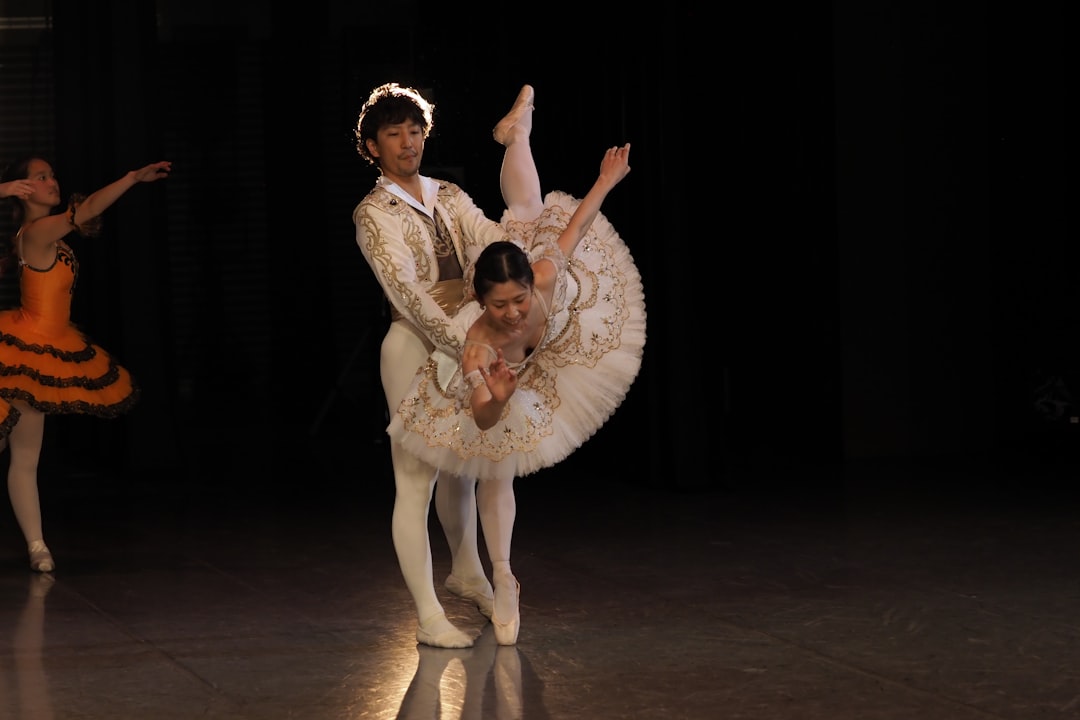 Tango for Intermediate Dancers: The Embrace as Conversation