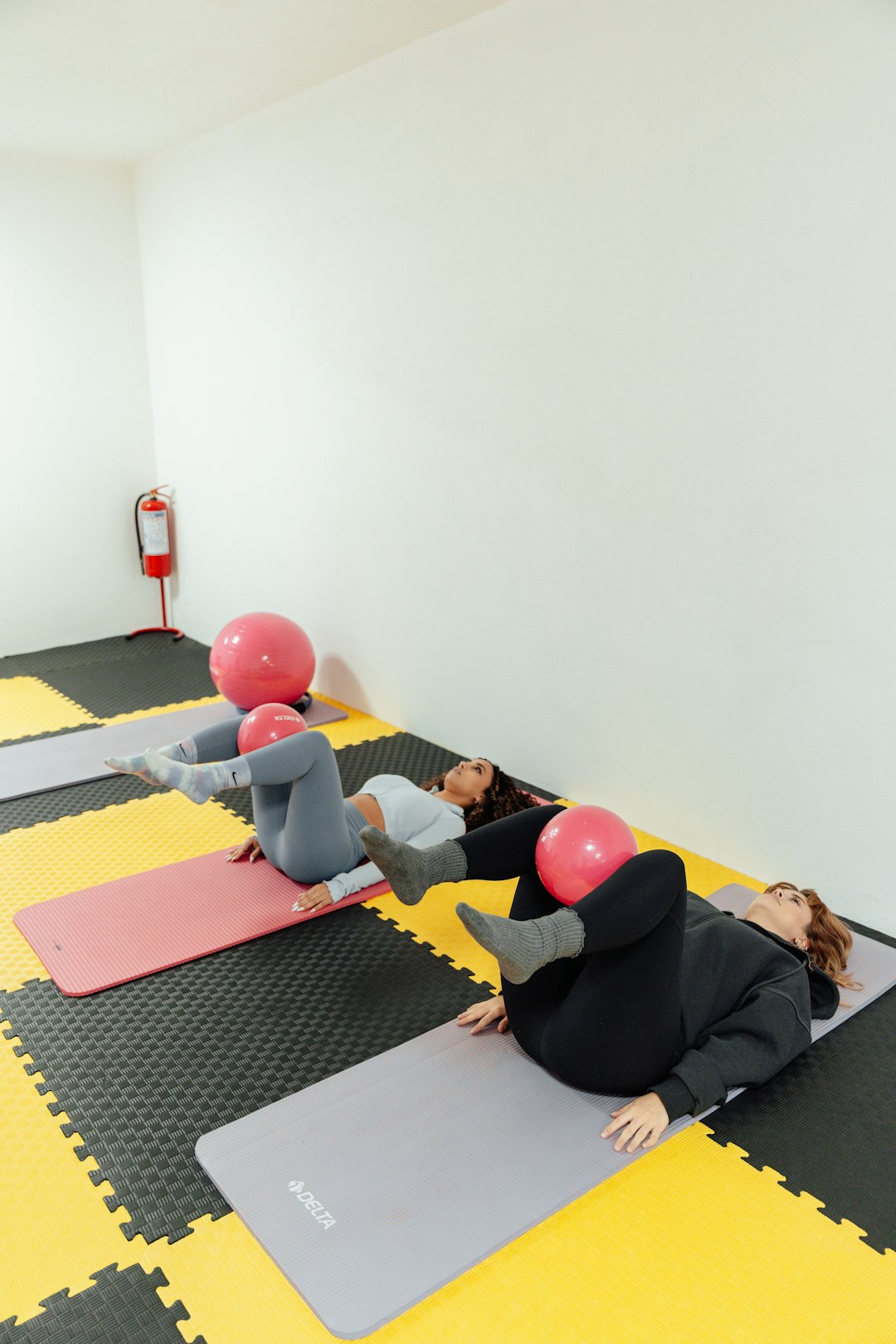 Breakdancing for Beginners: Your First Month of Breaking and Essential Foundations