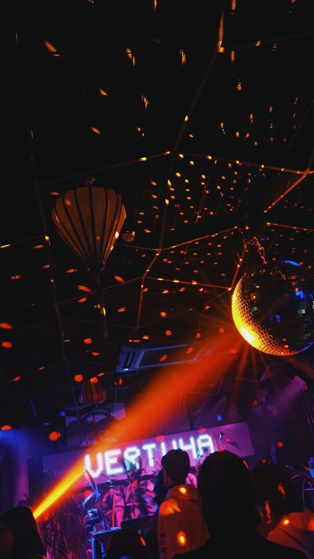 Summer Swing Playlist 2024: 10 Essential Tracks for Every Tempo and Dance Style
