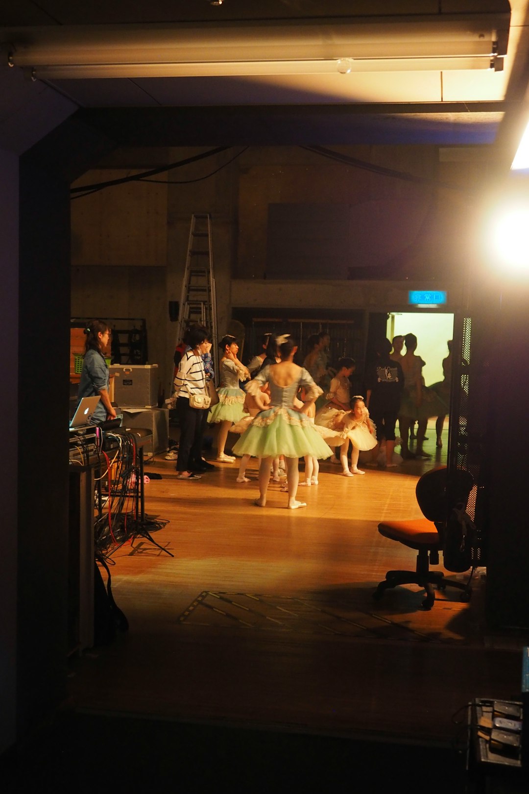 What to Wear for Jazz Dance: A Complete Guide to Fit, Function, and Style