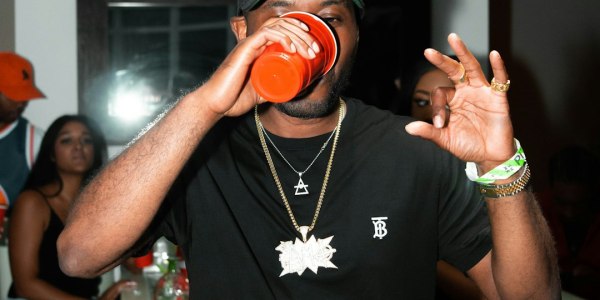 **Folk Dance Footwear Essentials: A Dancer’s Checklist for the Right Shoes**