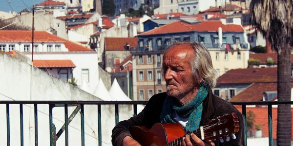 **The Moonwalk in Chappals: Why This Viral Dad is the Heart of Dance**