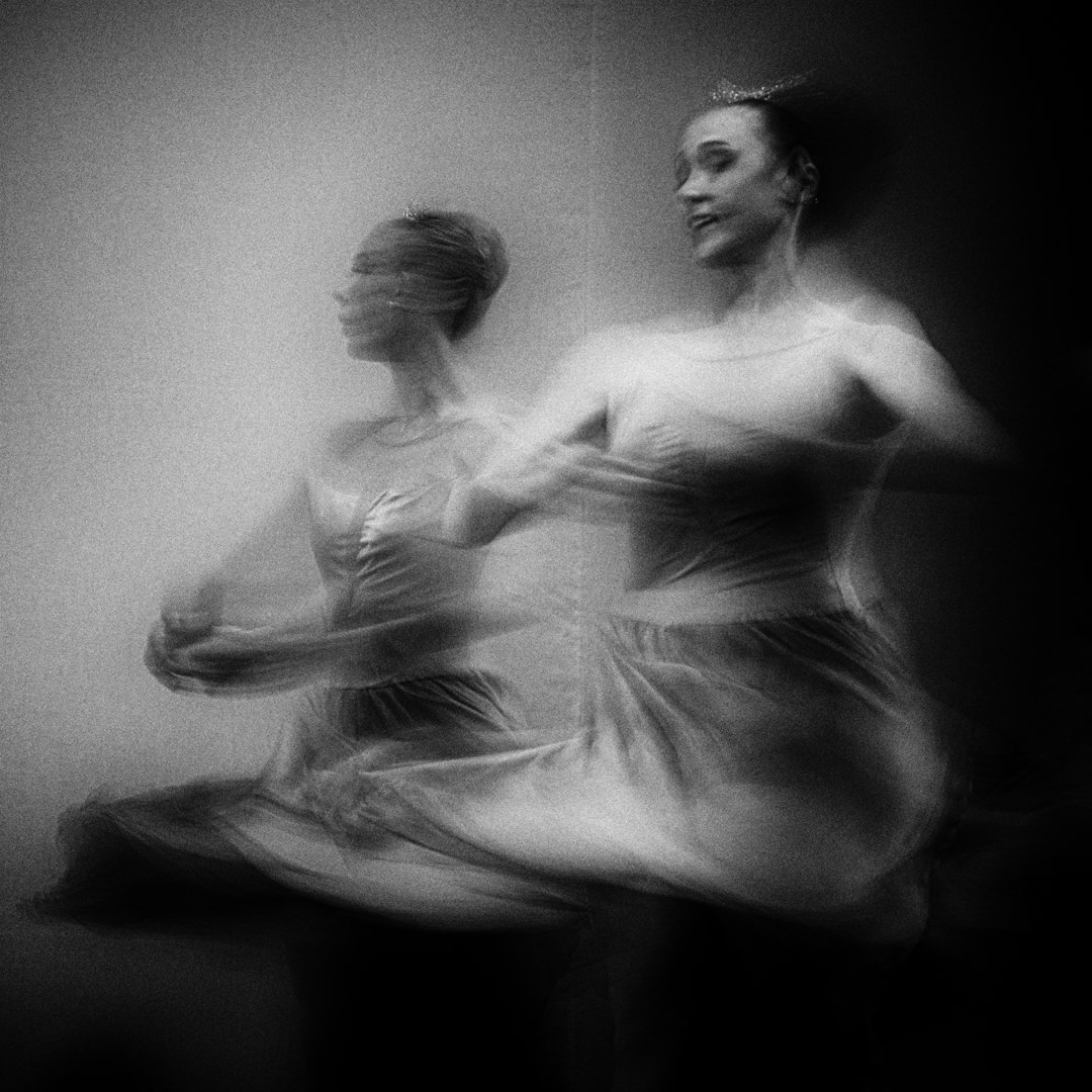 The Intermediate Contemporary Dancer's Guide: Building Toward Advanced Technique