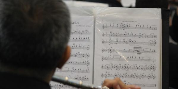 **Building Emotion: How to Choose the Perfect Music for Your Lyrical Piece**