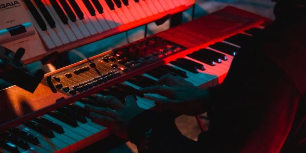 Beyond the Beat: Finding the Perfect Emotional Score to Elevate Your Contemporary Dance Choreography.