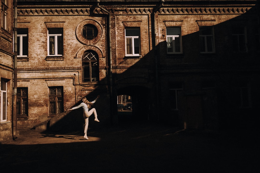 Contemporary Dance Improvisation: A Practical Guide to Moving Without a Map