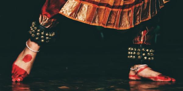 # Lunch Dances: When the Library Becomes a Stage