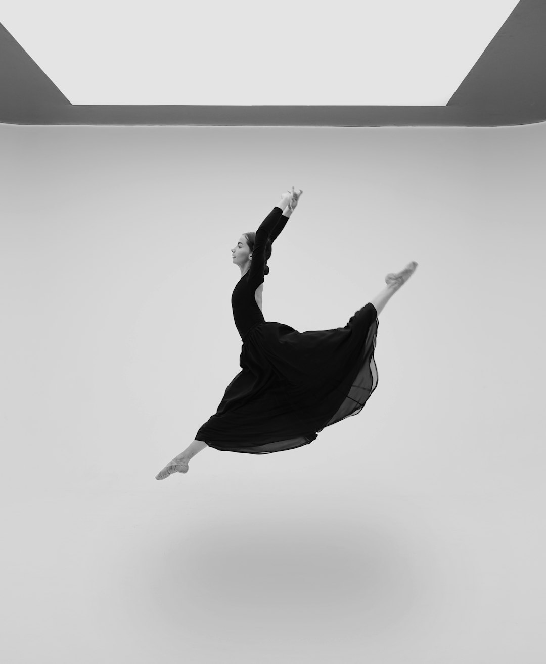 Flamenco Dance Attire: A Complete Guide to Practice Wear and Performance Costumes