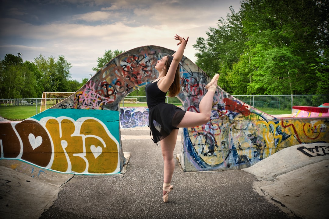 Beyond the Basics: How Intermediate Salsa Dancers Develop Musicality, Texture, and Stage Presence