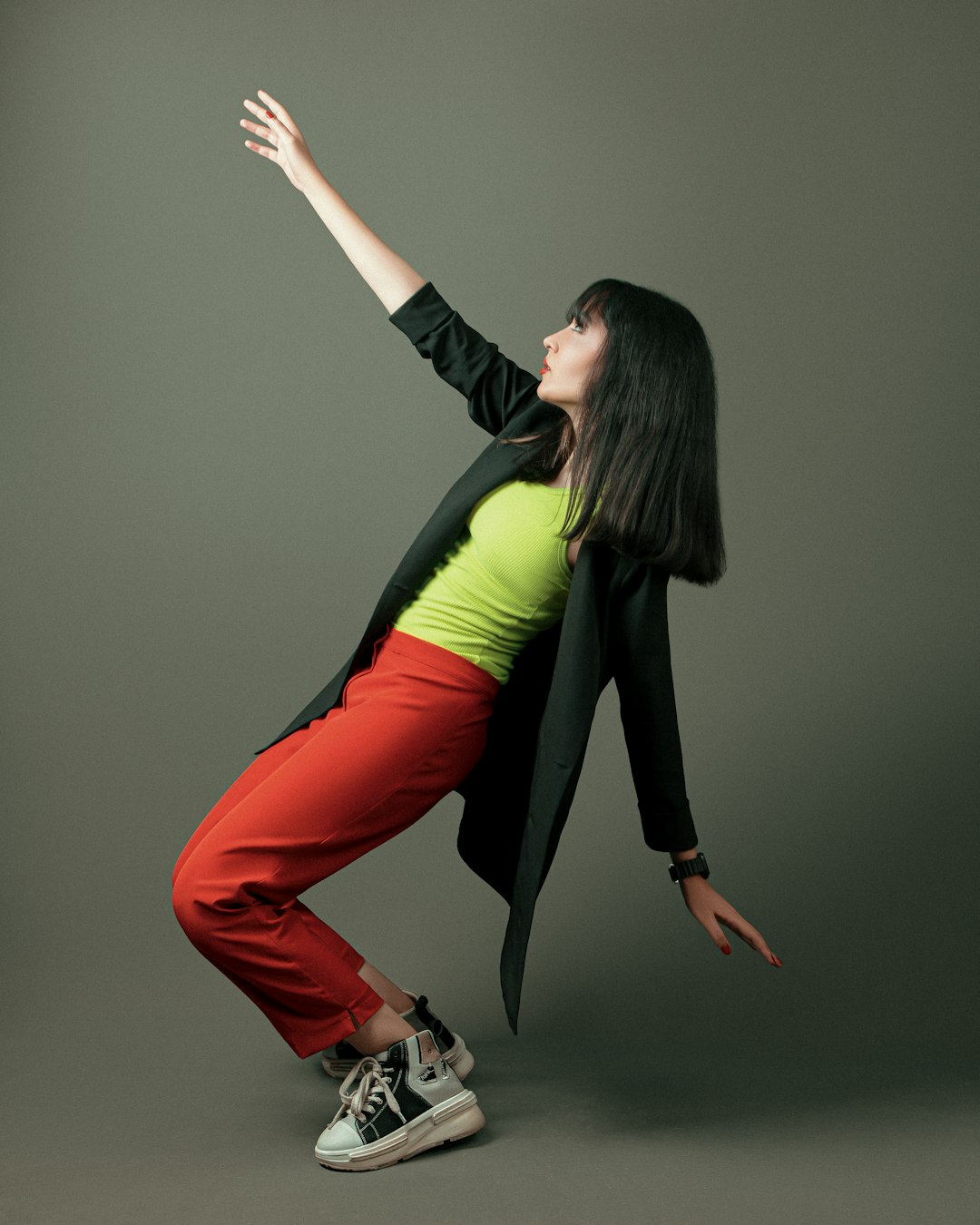 **"Beginner’s Guide to Becoming a Professional Flamenco Dancer"** – Essential steps, training tips, and mindset shifts to transition from amateur to pro in Flamenco.
