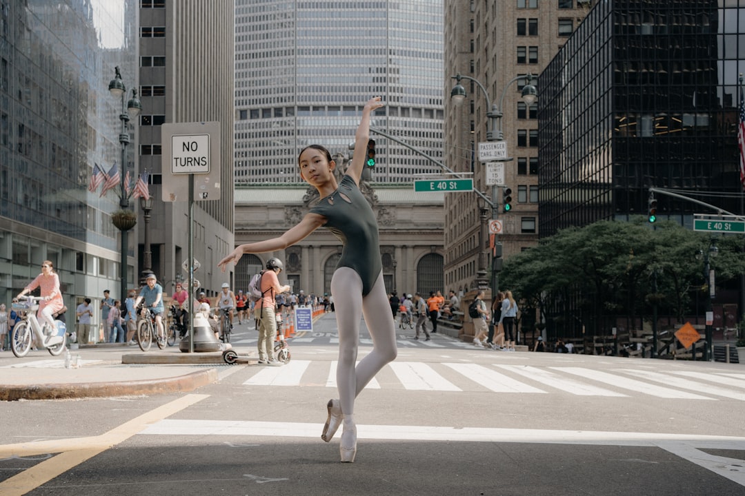 10 Essential Salsa Moves Every Dancer Needs in 2024: From First Steps to Floor-Stopping Flair