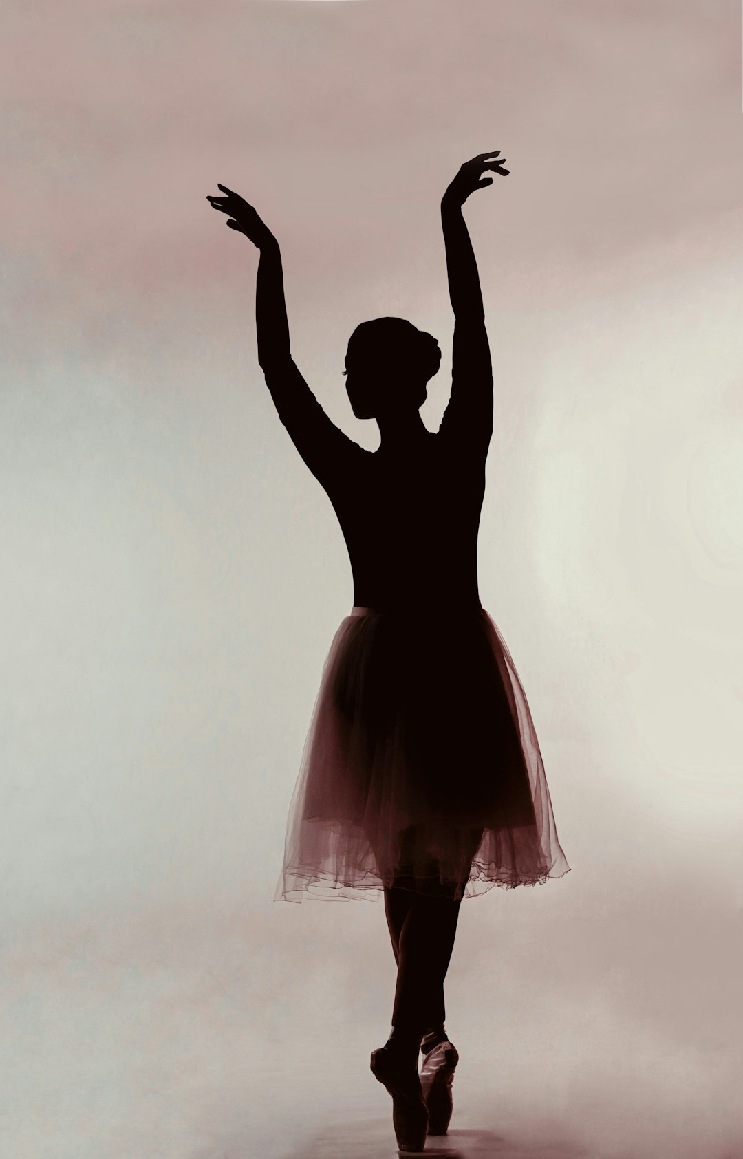 The Complete Guide to Flamenco Dance Attire: From Studio Practice to Stage Performance