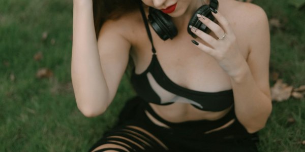 Grip, Flex, Feel: Decoding the Essentials of Contemporary Dance Footwear