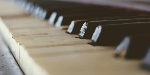 **Feel the Rhythm: Top Jazz Standards Every Dancer Should Know**