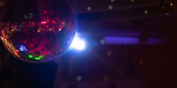 # The Internet Can’t Stop Talking About Taylor Swift’s "Awkward" Dance Moves