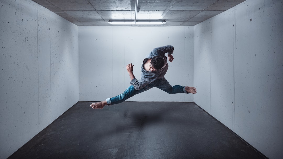 Swing into Action: Essential Jazz Tracks for Lindy Hop and Swing Dancing