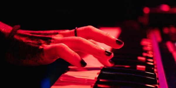 **Sonic Landscapes: The Ultimate Playlist for Your Next Contemporary Piece**