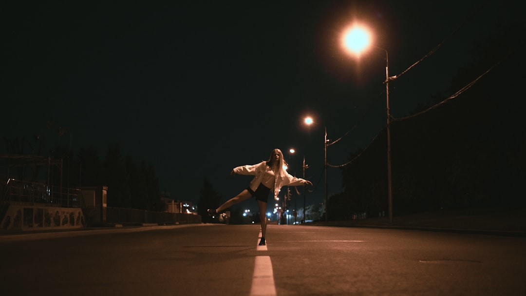 Beyond Clean Lines: Embodiment Strategies for Contemporary Dancers