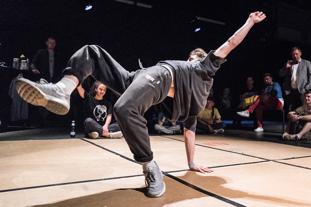 When Collaboration Hurts: What Contemporary Dance Reveals About Creative Partnership