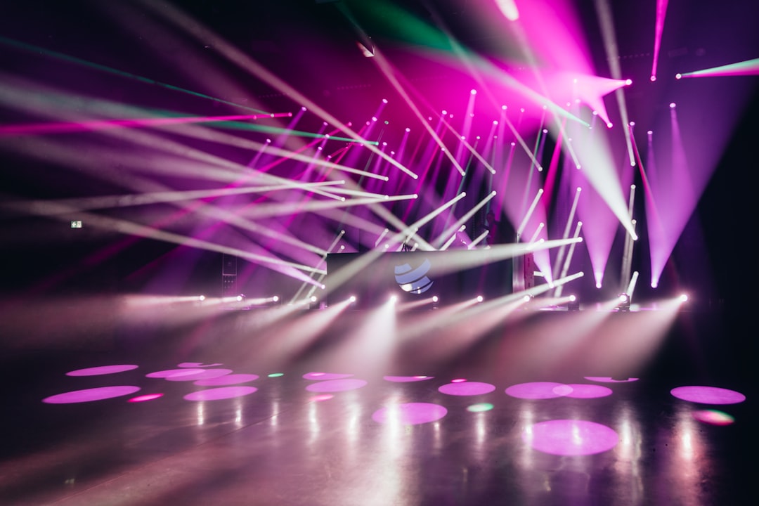Swing Dance Playlist Guide: Essential Songs for Lindy Hop, East Coast Swing & More