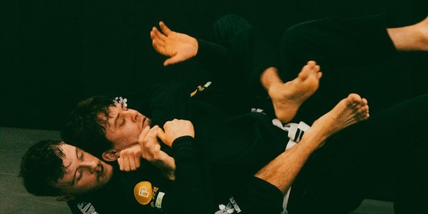 **How to Choose the Best Breakdancing Clothes for Style & Performance**