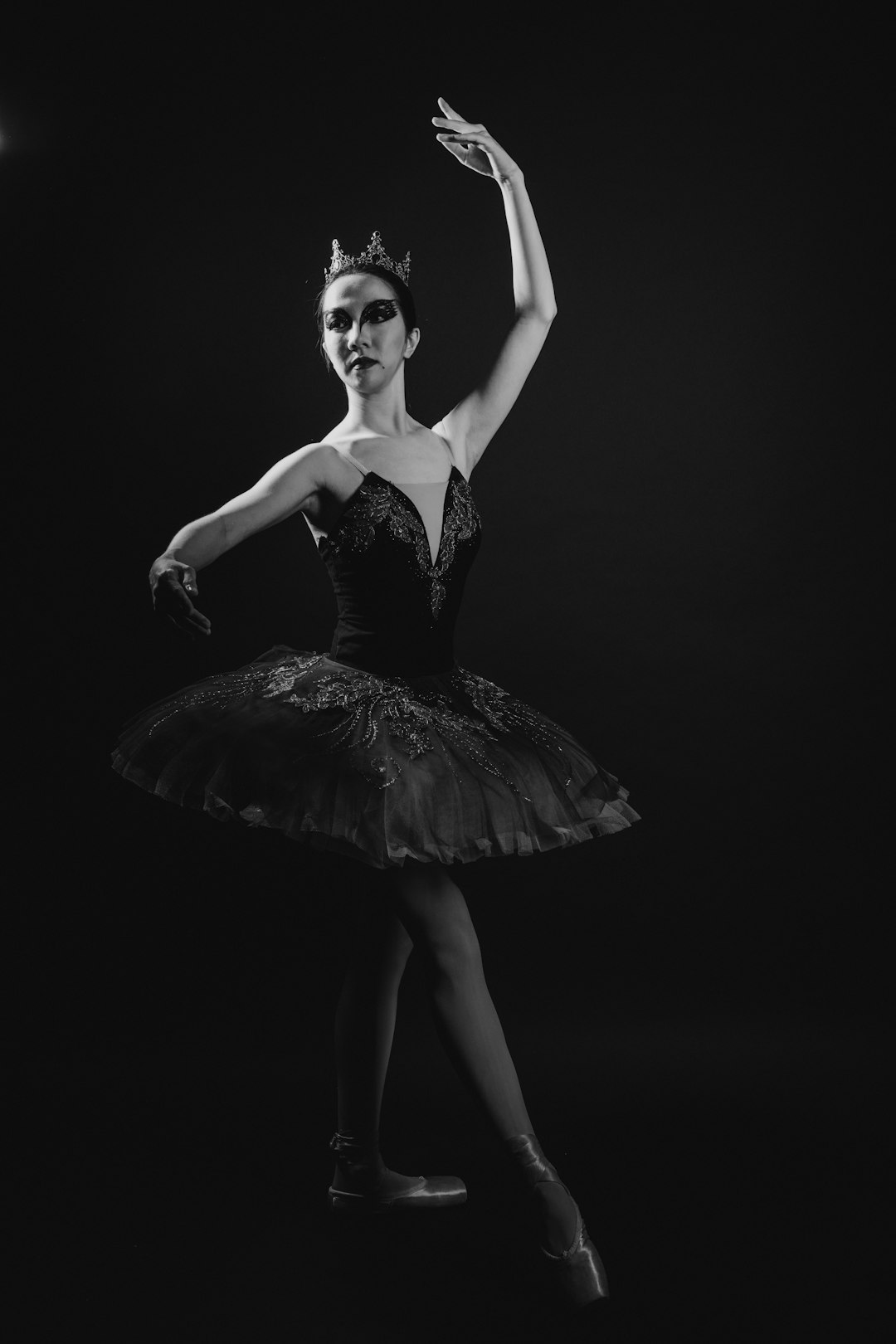 What to Wear Swing Dancing: A Complete Guide to Style, Comfort, and Physics