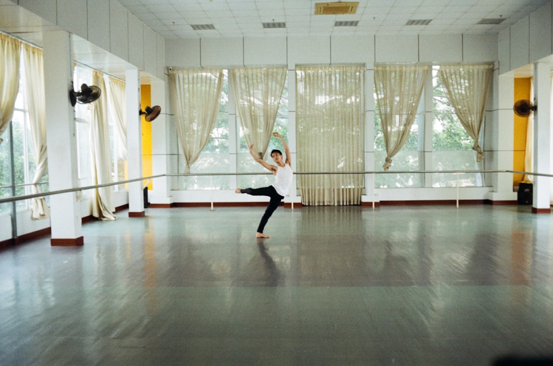 10 Essential Swing Dance Moves for Intermediate Dancers: From Sugar Push to Tuck Turn