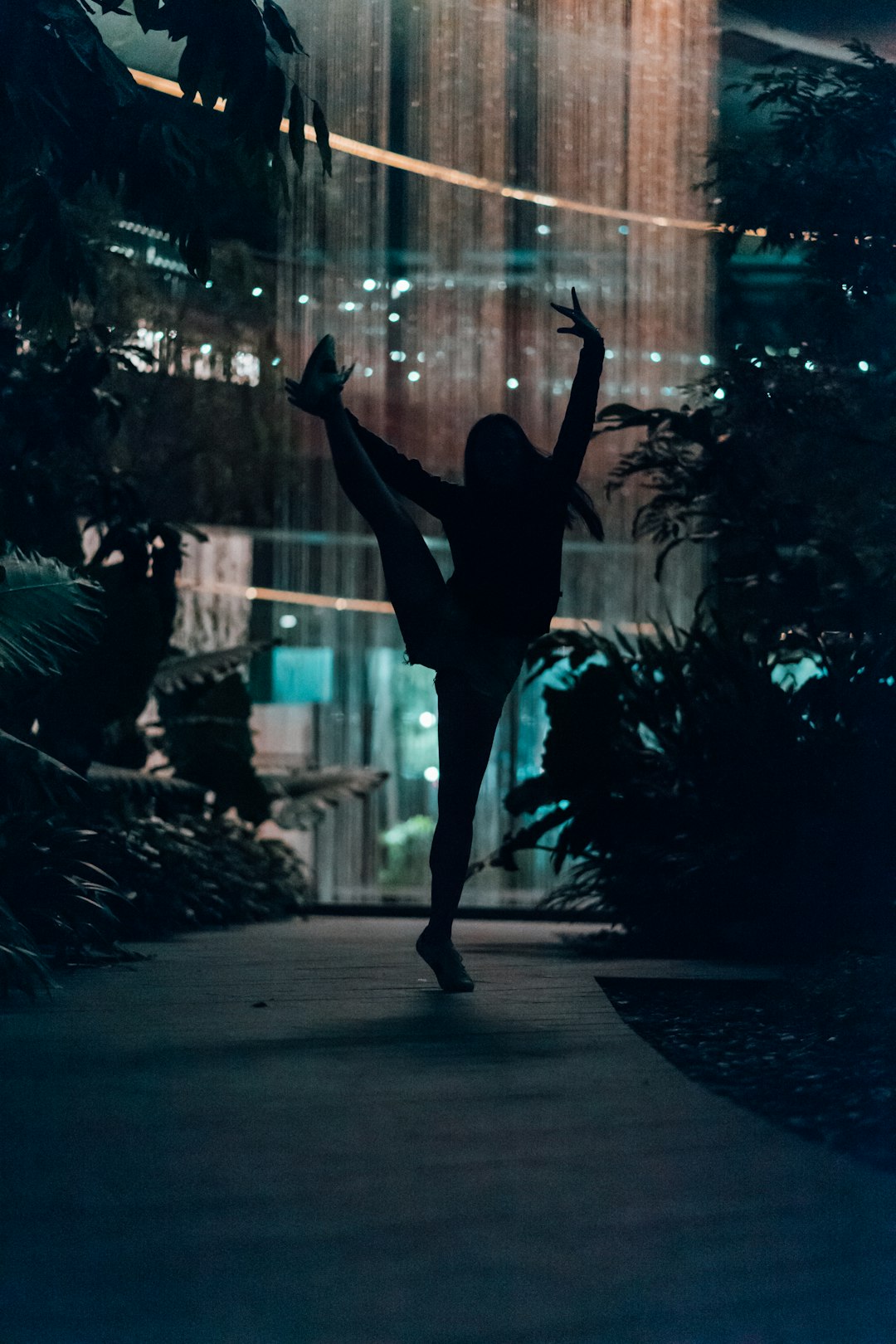 Why Contemporary Dance Makes Us Feel Things We Can’t Say